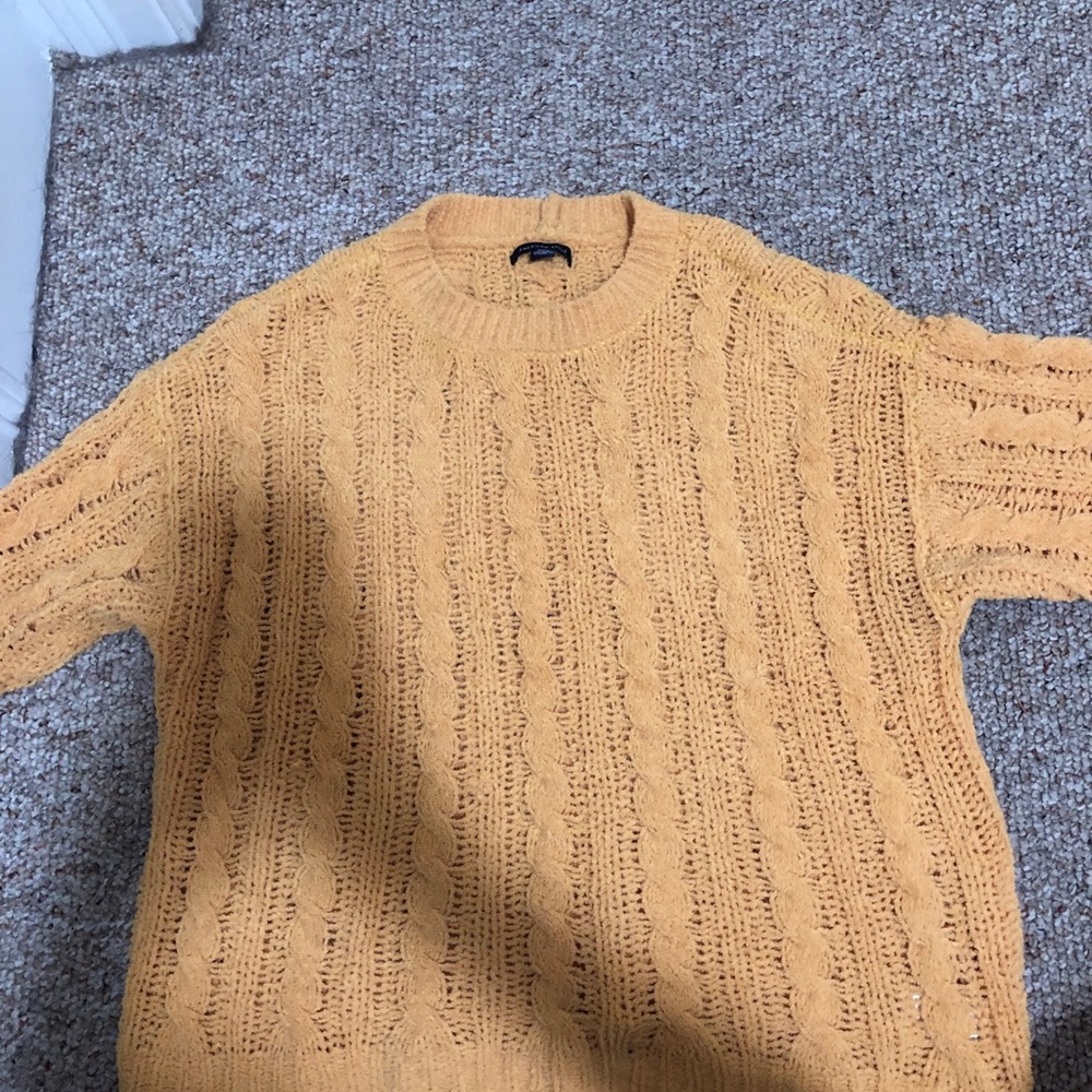 Yellow sweater AMERICAN Eagle